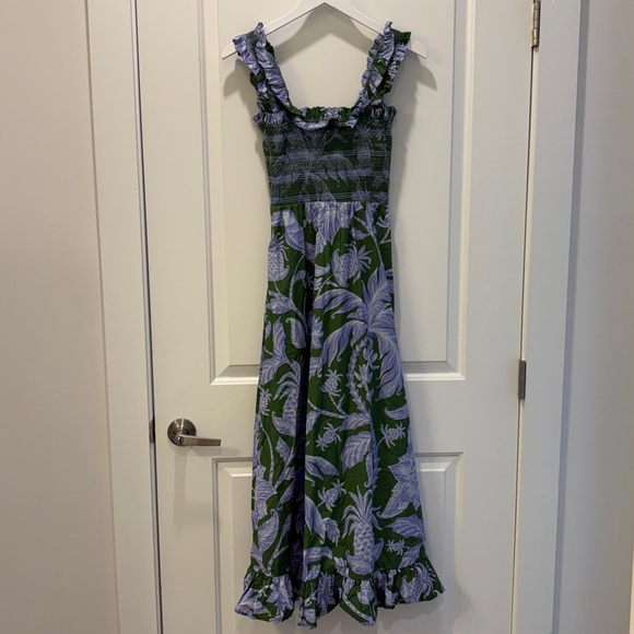 green emerald velvet dress Tropical Swing Green Sleeveless Midi Dress – The RiverLane main image 1